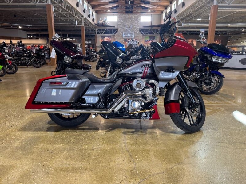 Harley-Davidson® CVO™ Road Glide® 2019 FLTRXSE REDPEP/MAG GRAY W/PINSTRIPE