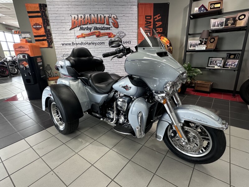 2023 Harley-Davidson® Tri Glide® Ultra Atlas Silver Metallic