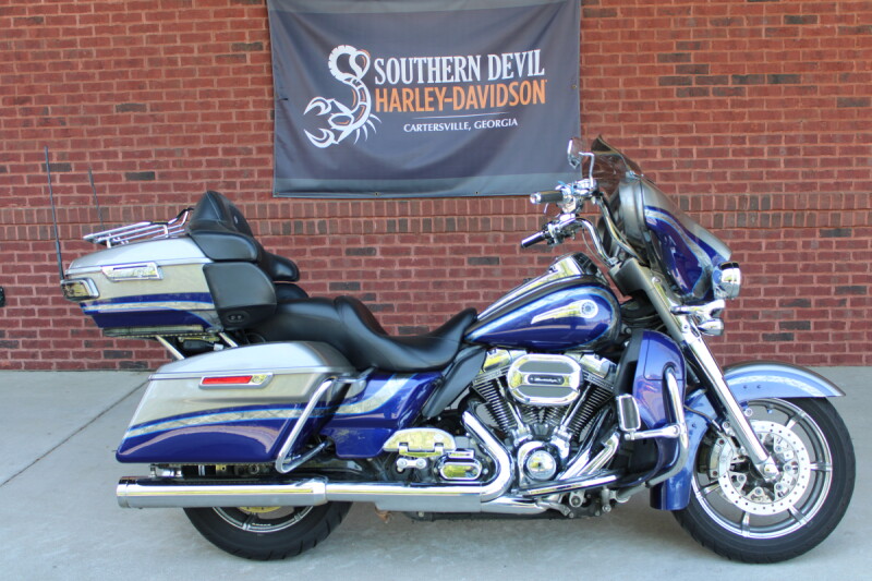 2016 Harley-Davidson® CVO™ Limited Palladium Silver Phantom Blue