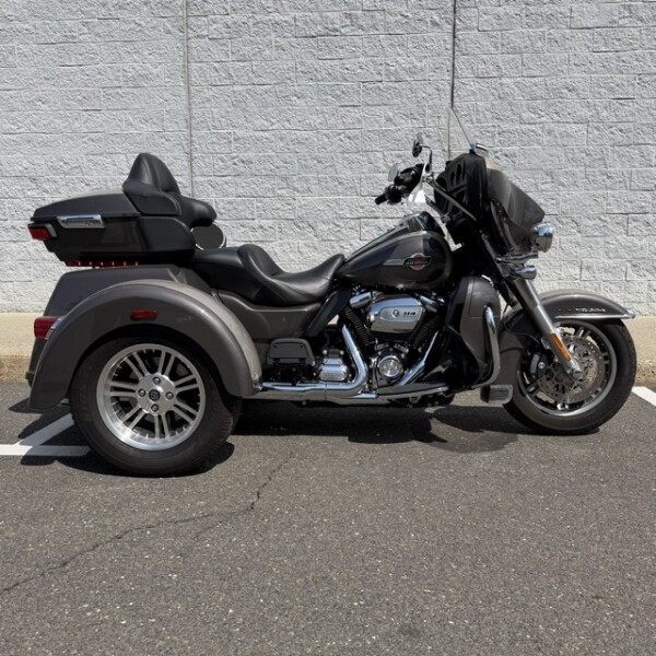2023 FLHTCUTG Tri Glide® Ultra