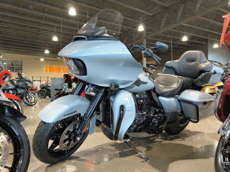 2023 Harley-Davidson® Road Glide® Limited Atlas Silver Metallic
