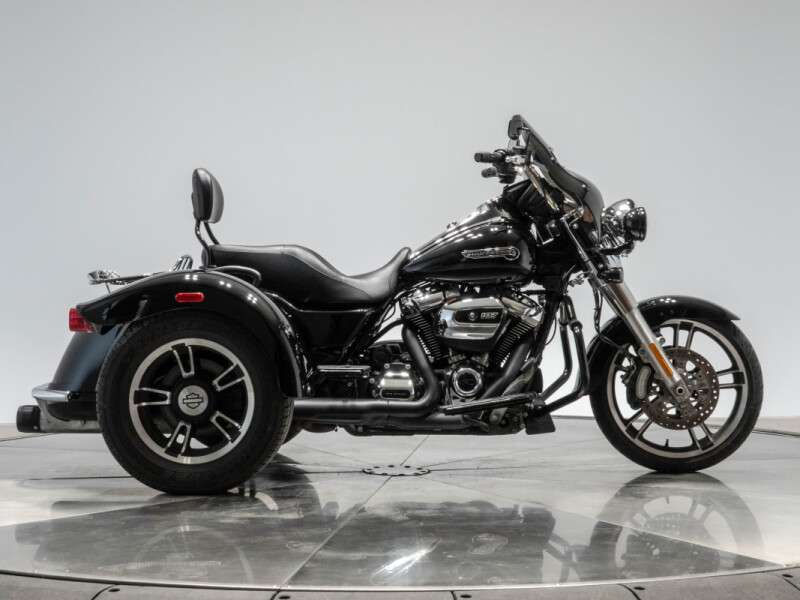2017 Harley-Davidson FLRT Freewheeler in Vivid Black