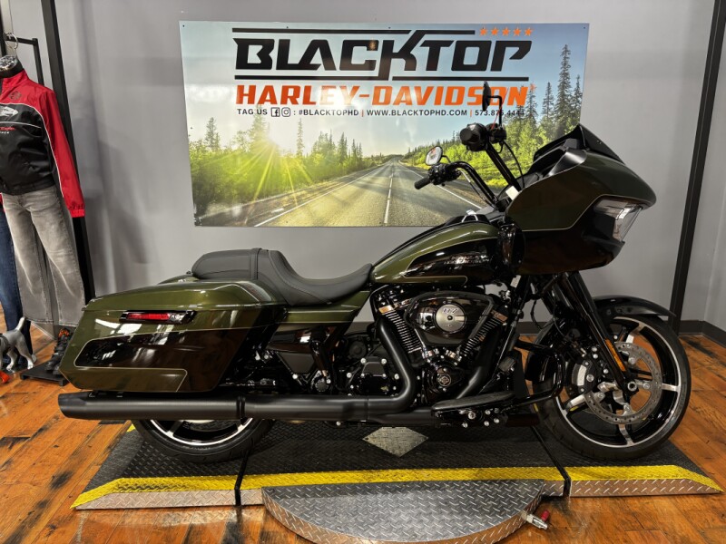 2026 Harley-Davidson® Road Glide® OLIV STL MTL/BLK W/ PINSTRI