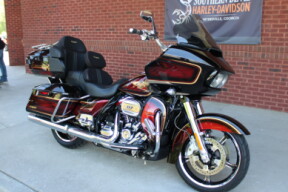 2023 Harley-Davidson® CVO™ Road Glide® LTD Anniversary Heirloom Red Fade thumb 3