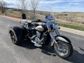2011 Kawasaki Vulcan 900 Classic Trike thumb 3