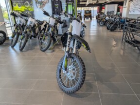 2026 Triumph TF 250-X Jet Black / Pure White thumb 3