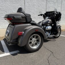 2023 FLHTCUTG Tri Glide® Ultra thumb 3