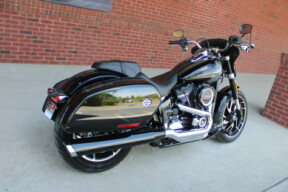 2021 Harley-Davidson® Sport Glide® Vivid Black Deluxe thumb 2