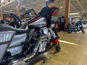 Harley-Davidson® CVO™ Road Glide® 2019 FLTRXSE REDPEP/MAG GRAY W/PINSTRIPE thumb 2