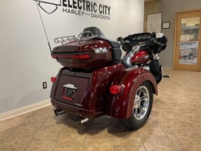 2017 Harley-Davidson® Tri Glide® Ultra Two-Tone Mysterious Red Sunglo/Velocity Red Sunglo  FLHTCUTG thumb 1