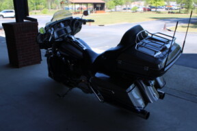 2016 Harley-Davidson® CVO™ Limited Palladium Silver Phantom Blue thumb 0
