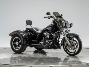 2017 Harley-Davidson FLRT Freewheeler in Vivid Black thumb 2