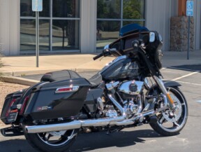 2026 Harley-Davidson® Street Glide® Midnight Ember Chrome Trim thumb 1