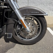 2023 FLHTCUTG Tri Glide® Ultra thumb 2