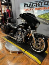 2014 Harley-Davidson® Street Glide® DAYTONA BLUE thumb 0