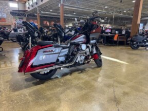 Harley-Davidson® CVO™ Road Glide® 2019 FLTRXSE REDPEP/MAG GRAY W/PINSTRIPE thumb 3