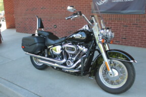 2024 Harley-Davidson® Heritage Classic Black Pearl thumb 3
