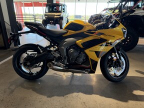 2026 Triumph Daytona 660 thumb 2