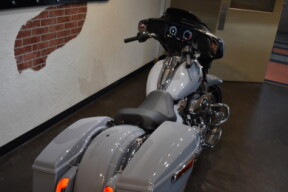2026 Harley-Davidson® Street Glide® Dark Billiard Gray Chrome Trim thumb 2