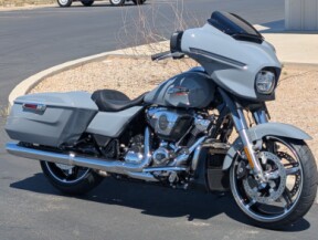 2026 Harley-Davidson® Street Glide® thumb 2