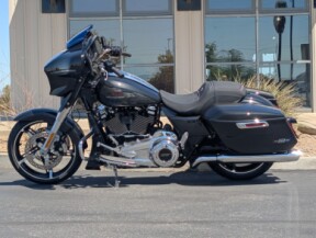 2026 Harley-Davidson® Street Glide® Midnight Ember Chrome Trim thumb 3