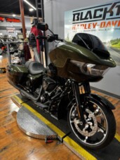 2026 Harley-Davidson® Road Glide® OLIV STL MTL/BLK W/ PINSTRI thumb 0