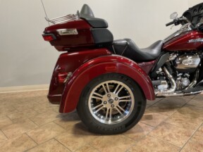 2017 Harley-Davidson® Tri Glide® Ultra Two-Tone Mysterious Red Sunglo/Velocity Red Sunglo  FLHTCUTG thumb 0