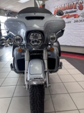 2023 Harley-Davidson® Tri Glide® Ultra Atlas Silver Metallic thumb 3