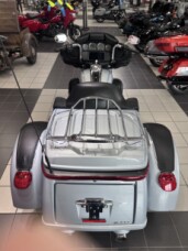 2023 Harley-Davidson® Tri Glide® Ultra Atlas Silver Metallic thumb 1