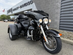 2013 Harley-Davidson® Tri Glide™ Ultra Classic® FLHTCUTG thumb 1