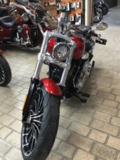 2025 Harley-Davidson® Breakout® Brilliant Red thumb 1