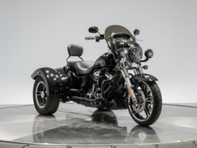 2017 Harley-Davidson FLRT Freewheeler in Vivid Black thumb 1