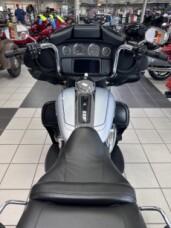 2023 Harley-Davidson® Tri Glide® Ultra Atlas Silver Metallic thumb 0