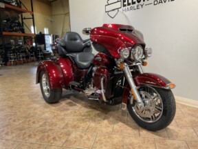 2017 Harley-Davidson® Tri Glide® Ultra Two-Tone Mysterious Red Sunglo/Velocity Red Sunglo  FLHTCUTG thumb 2