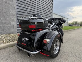 2013 Harley-Davidson® Tri Glide™ Ultra Classic® FLHTCUTG thumb 2