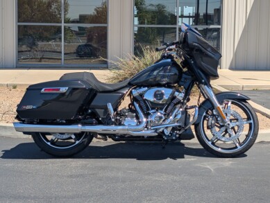 2026 Harley-Davidson® Street Glide® Midnight Ember Chrome Trim