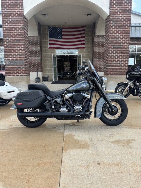 2025 Harley-Davidson® Heritage Classic Iron Horse Metallic w/Laced Wheels