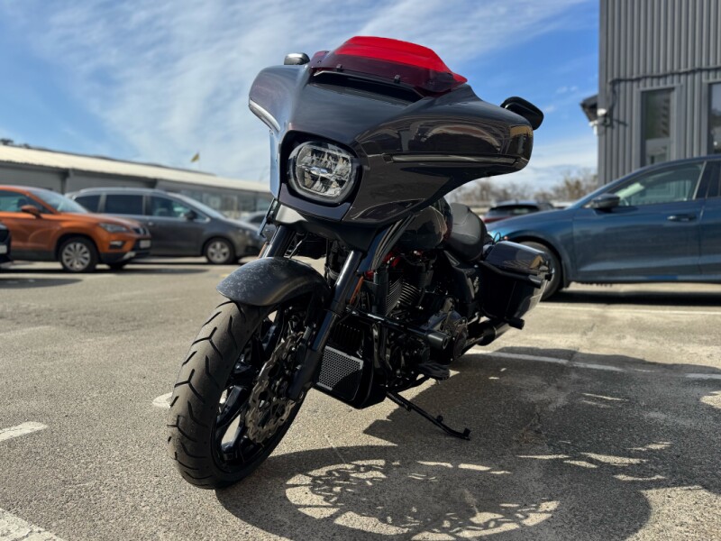 2026 Harley-Davidson® CVO™ Street Glide® ST Inferno Gray