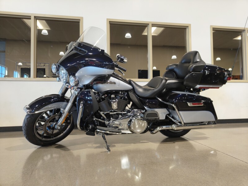 2019 Harley-Davidson® Electra Glide® Ultra Classic® Midnight Blue/Barracuda Silver