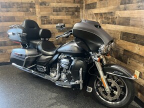 2017 Harley-Davidson® Ultra Limited Low Two-Tone Charcoal Denim/Black Denim  FLHTKL thumb 3
