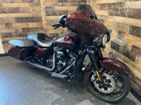2018 Harley-Davidson® Street Glide® Special Twisted Cherry  thumb 3
