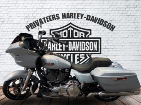 2025 Harley-Davidson<sup>®</sup> Road Glide™ DEMO thumb 3