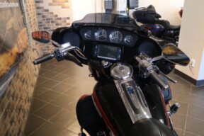 2016 CVO™ Limited (FLHTKSE) thumb 1