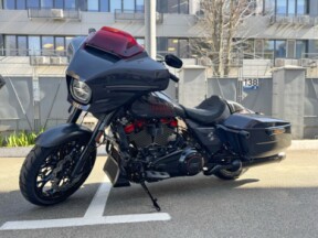 2026 Harley-Davidson® CVO™ Street Glide® ST Inferno Gray thumb 2