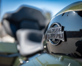 Harley-Davidson® Street Glide Limited 2026 FLHXL 34607960 OLIV STL MTL/BLK W/ PINSTRI thumb 0