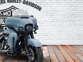 2024 Harley-Davidson<sup>®</sup> Ultra Limited thumb 2