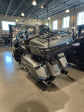 2016 Harley-Davidson® CVO™ Limited Palladium Silver/Phantom Blue thumb 1