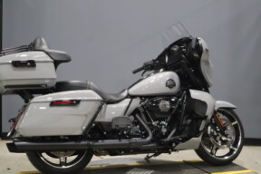 2025 Harley-Davidson® Street Glide™ Ultra FLHXU thumb 2
