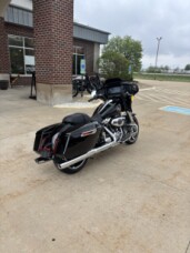 Harley-Davidson® Street Glide™ 2025 FLHX VIVID BLACK thumb 2