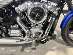 2026 Harley-Davidson® Street Bob® Aurora Blue Denim Chrome Cast Wheels FXBB thumb 0